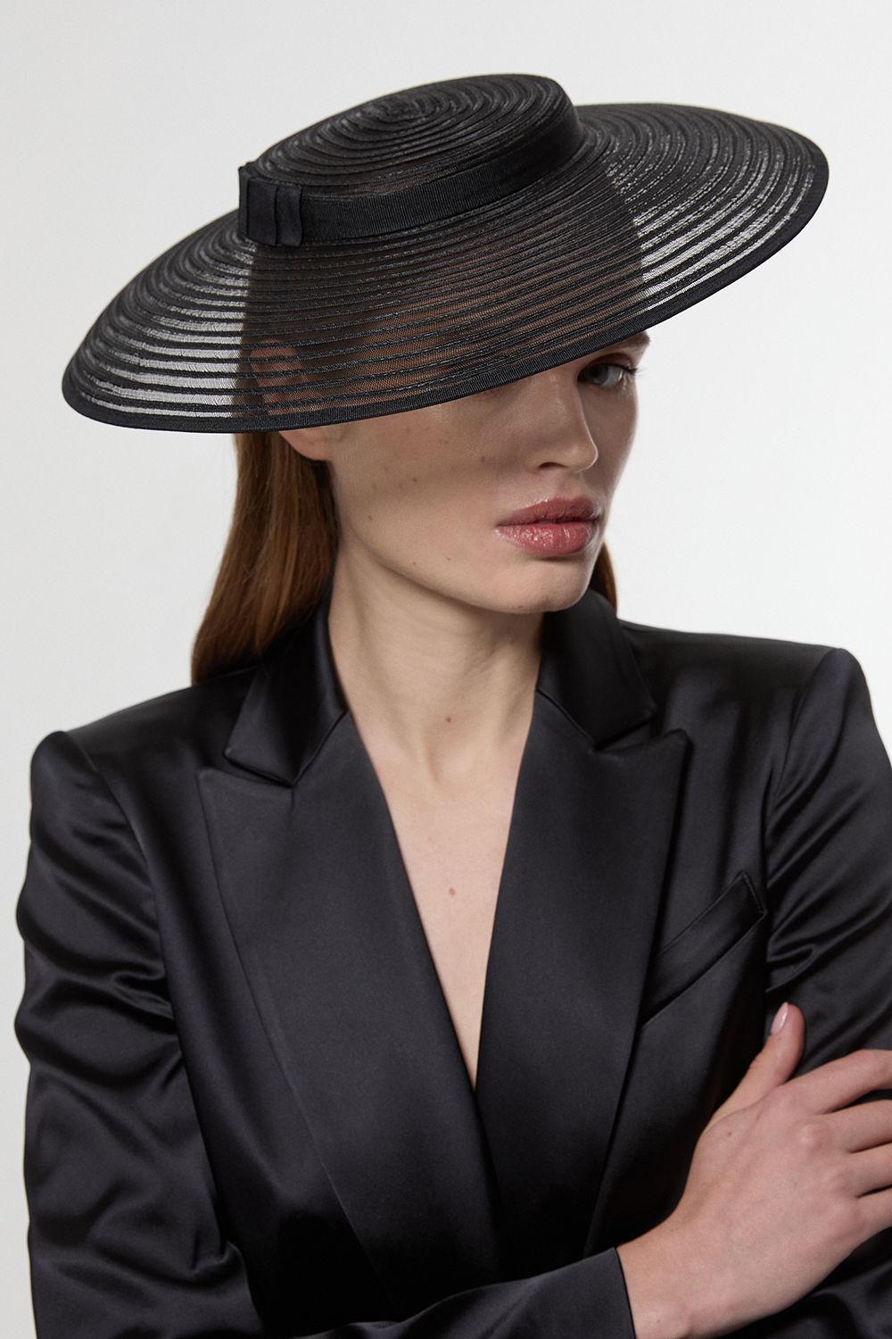 Asymmetric Disk Bow Detailed Fascinator