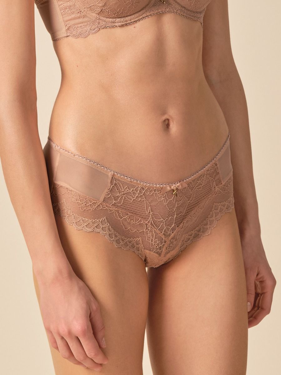 Superboost Lace Short - Beige