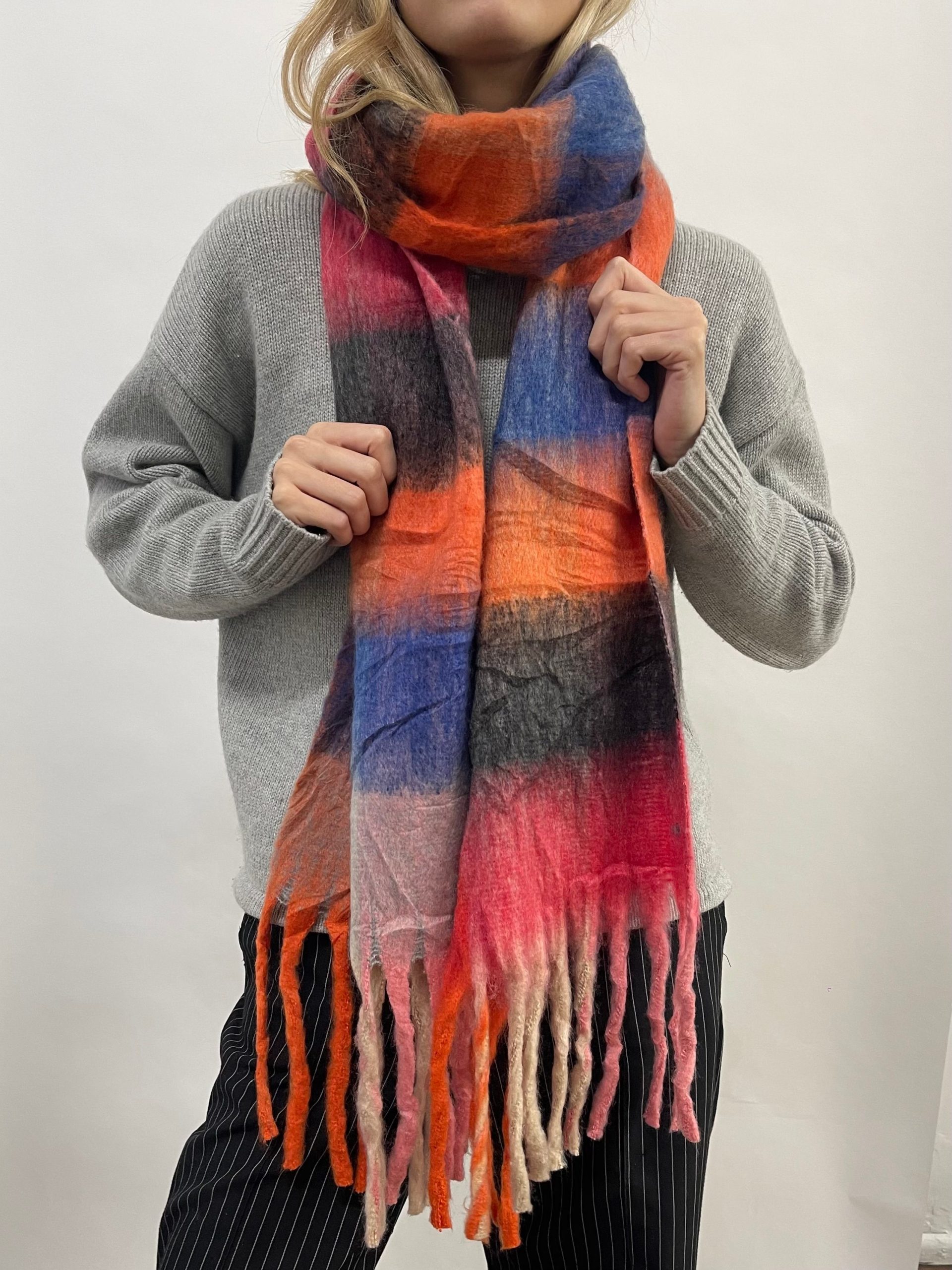 Soft Chunky Checked Scarf with Tassels in Blue Berry