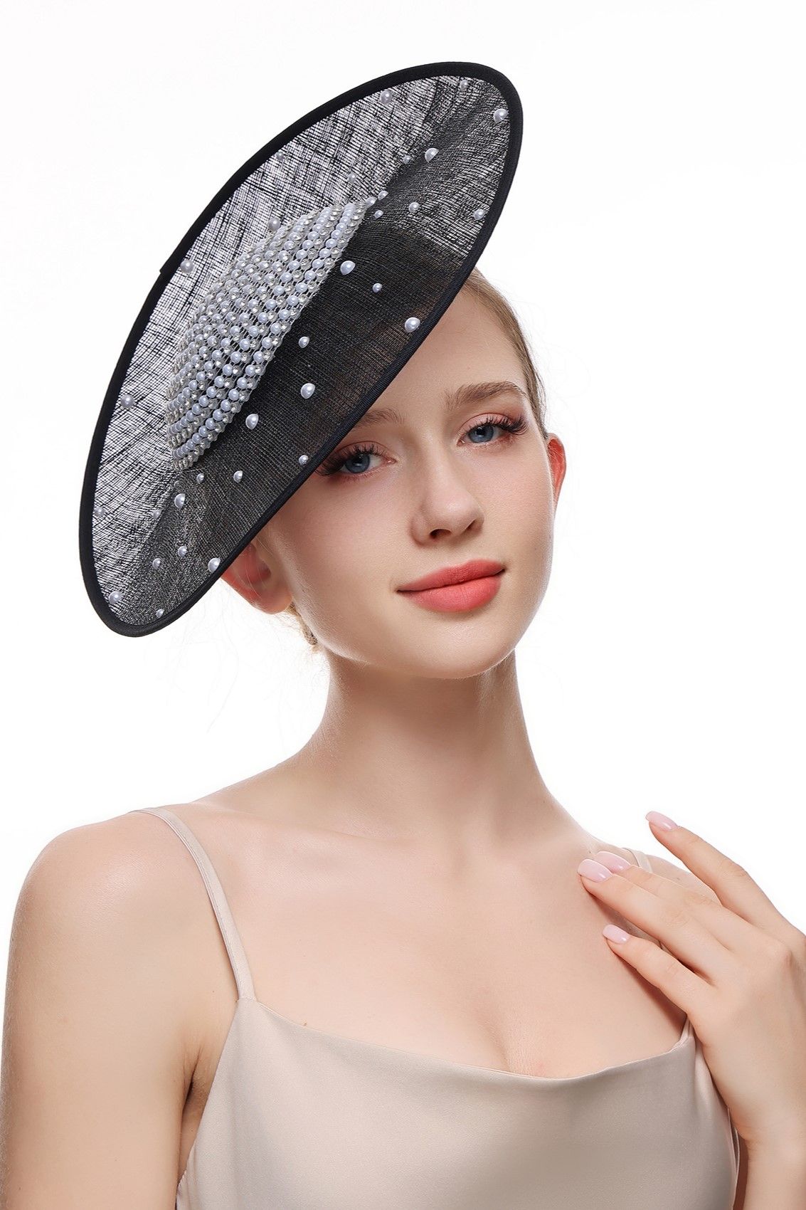 Elegant Pearl Embellished Fascinator