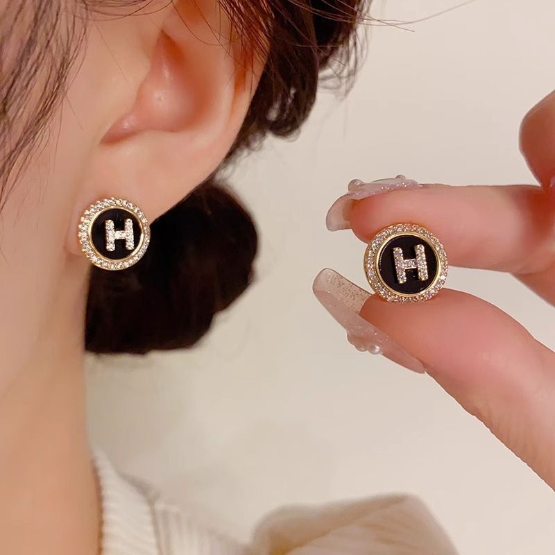 Elegant Black Crystals Earrings