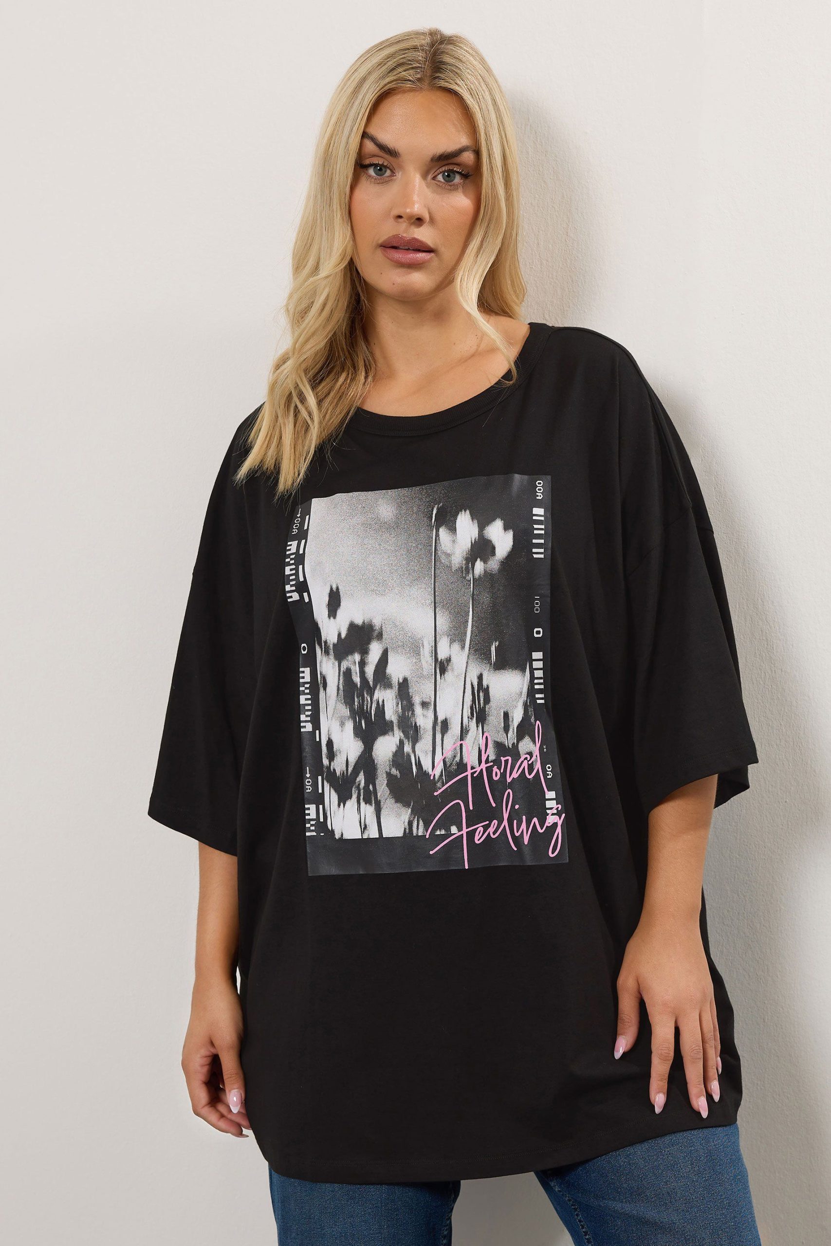 'Floral Feeling' Oversized T-Shirt