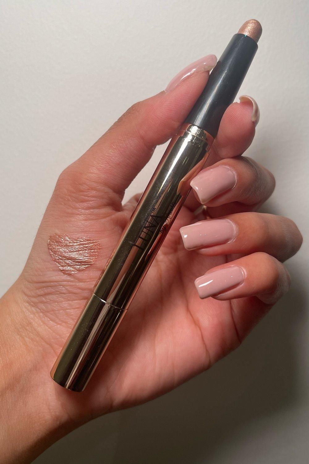 Multi-Purpose Creamy Shadow and Smudger Duo Stick